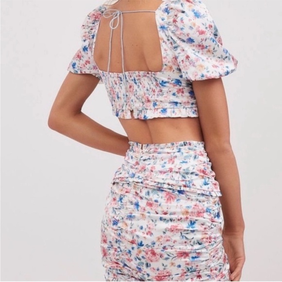 For Love & Lemon Top Size Small NWOT Beautiful Sexy Floral Crop Top Ruffle - Picture 4 of 13